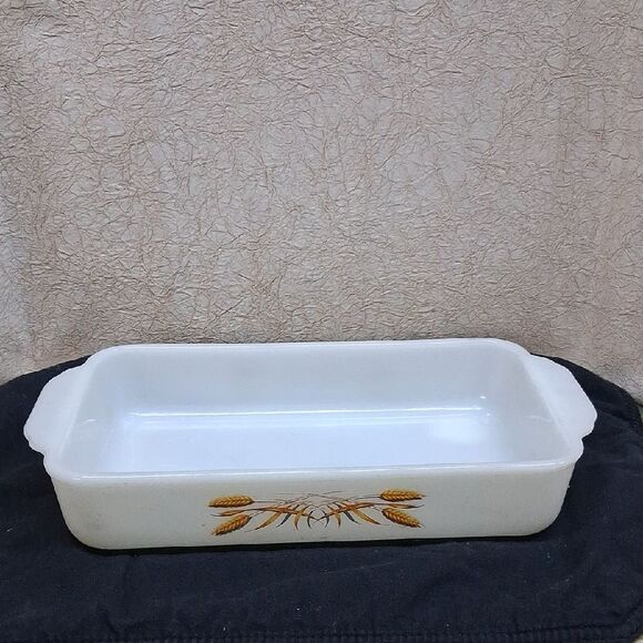 Vintage Anchor Hocking Fire-King1.5 QT.baking dish with wheat pattern item #410 - Picture 1 of 7